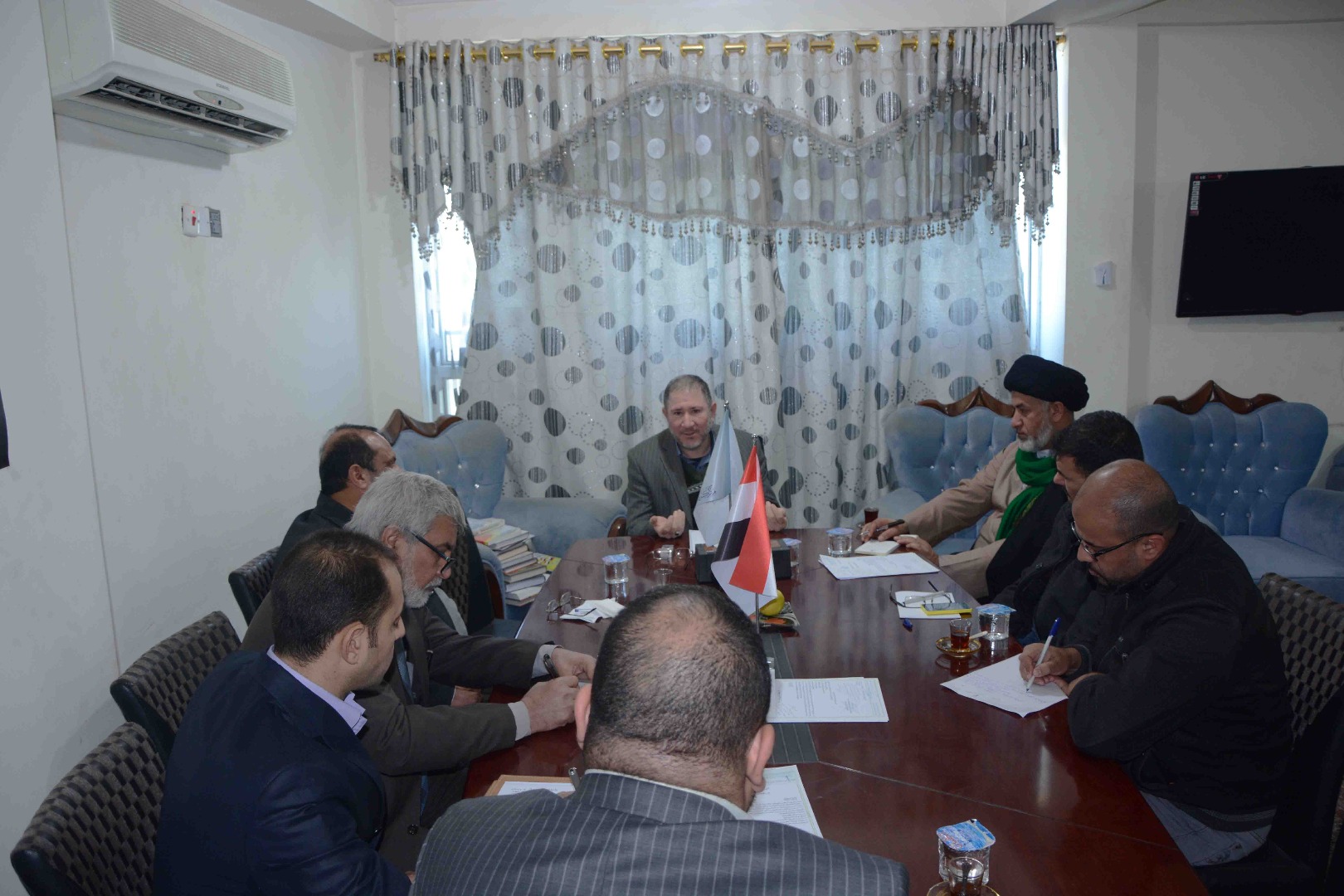 أجتماع السيد مدير المركز بالهيئة الإدارية في مركز كربلاء للدراسات والبحوث
